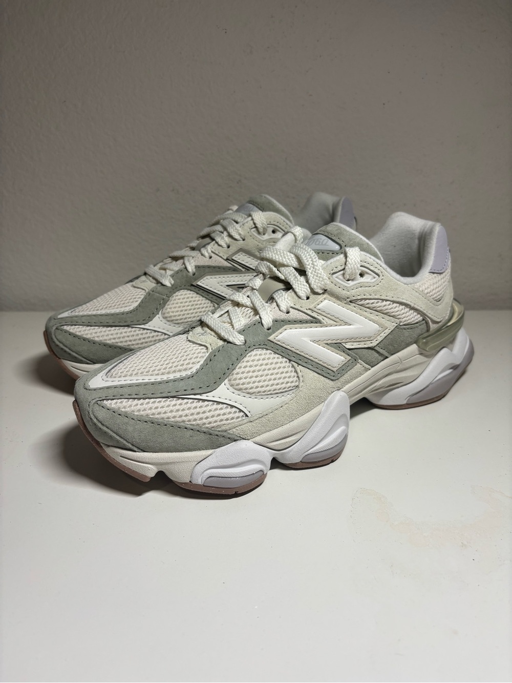NEW NEW BALANCE 9060 Garter Snake Pearl Grey Mens Size 6